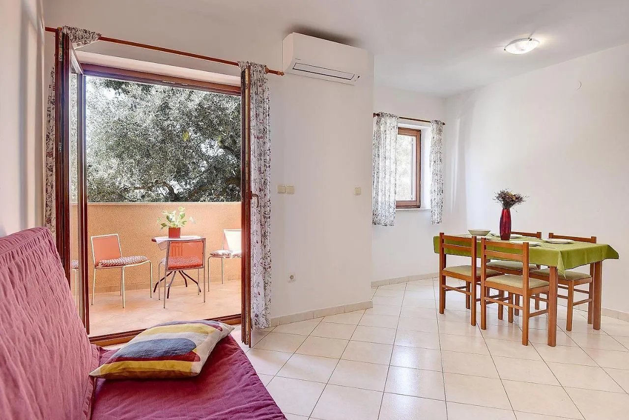 Schoene Ferienwohnung Nur 100 Meter Bis Zum Strand In Medulin Mit Klima, Wlan, Balkon Apartment