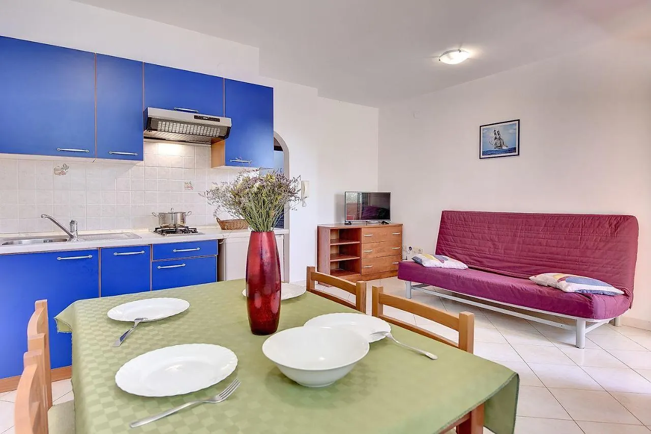 Apartment Schoene Ferienwohnung Nur 100 Meter Bis Zum Strand In Medulin Mit Klima, Wlan, Balkon