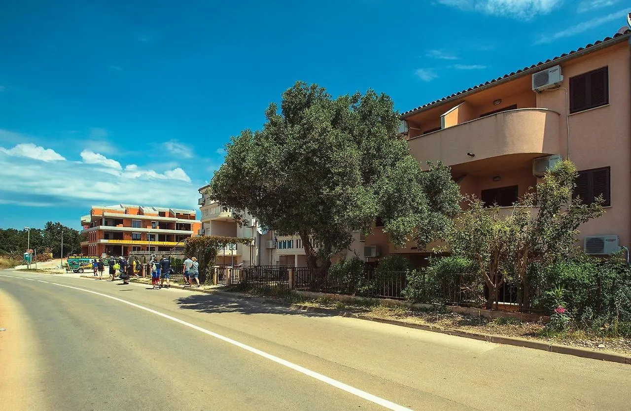 Schoene Ferienwohnung Nur 100 Meter Bis Zum Strand In Medulin Mit Klima, Wlan, Balkon