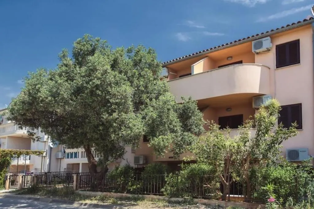 Schoene Ferienwohnung Nur 100 Meter Bis Zum Strand In Medulin Mit Klima, Wlan, Balkon 0*,