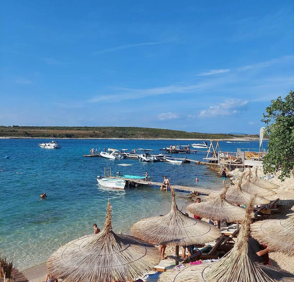 Schoene Ferienwohnung Nur 100 Meter Bis Zum Strand In Medulin Mit Klima, Wlan, Balkon