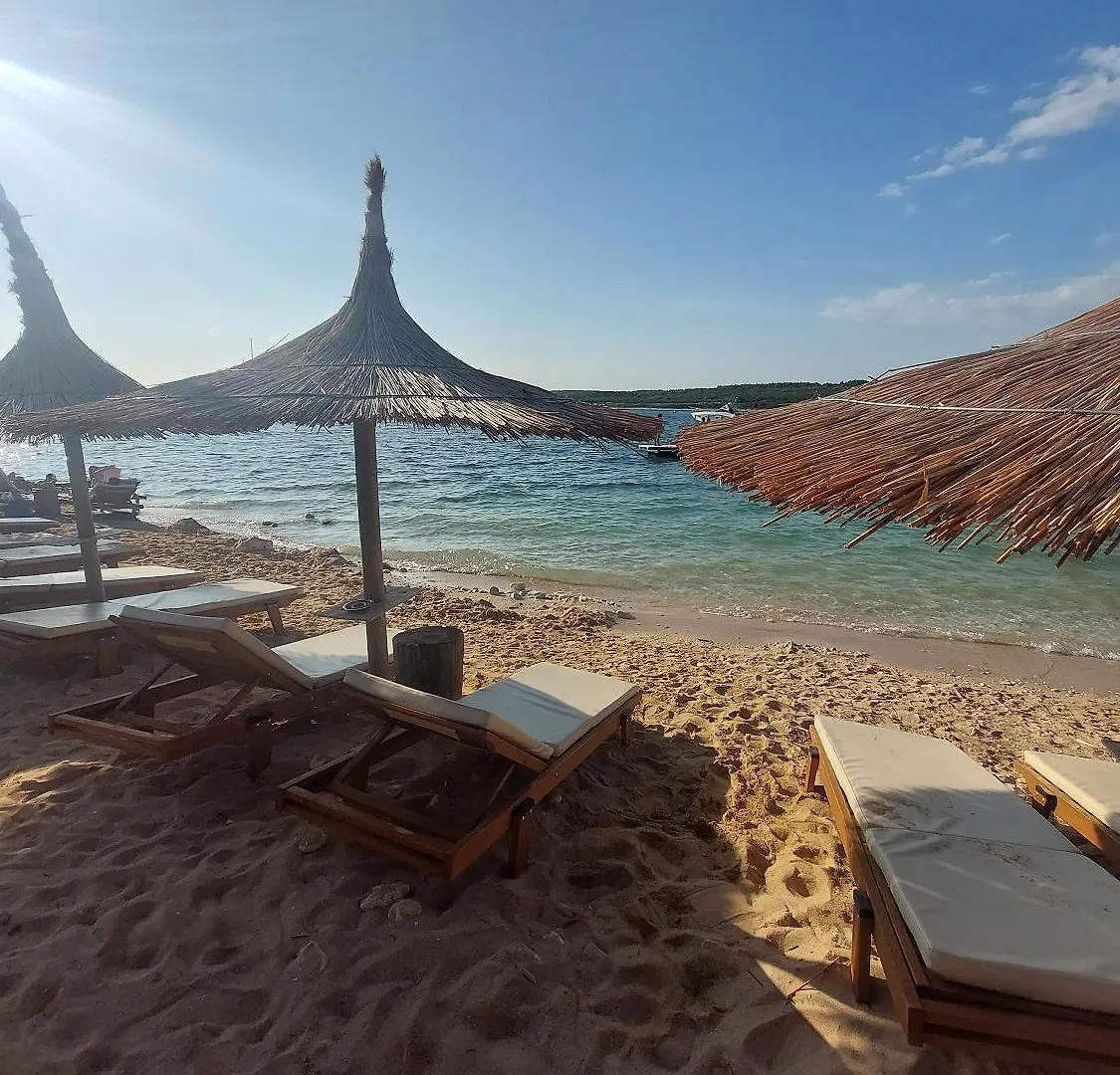 Schoene Ferienwohnung Nur 100 Meter Bis Zum Strand In Medulin Mit Klima, Wlan, Balkon 0*,  Croatia